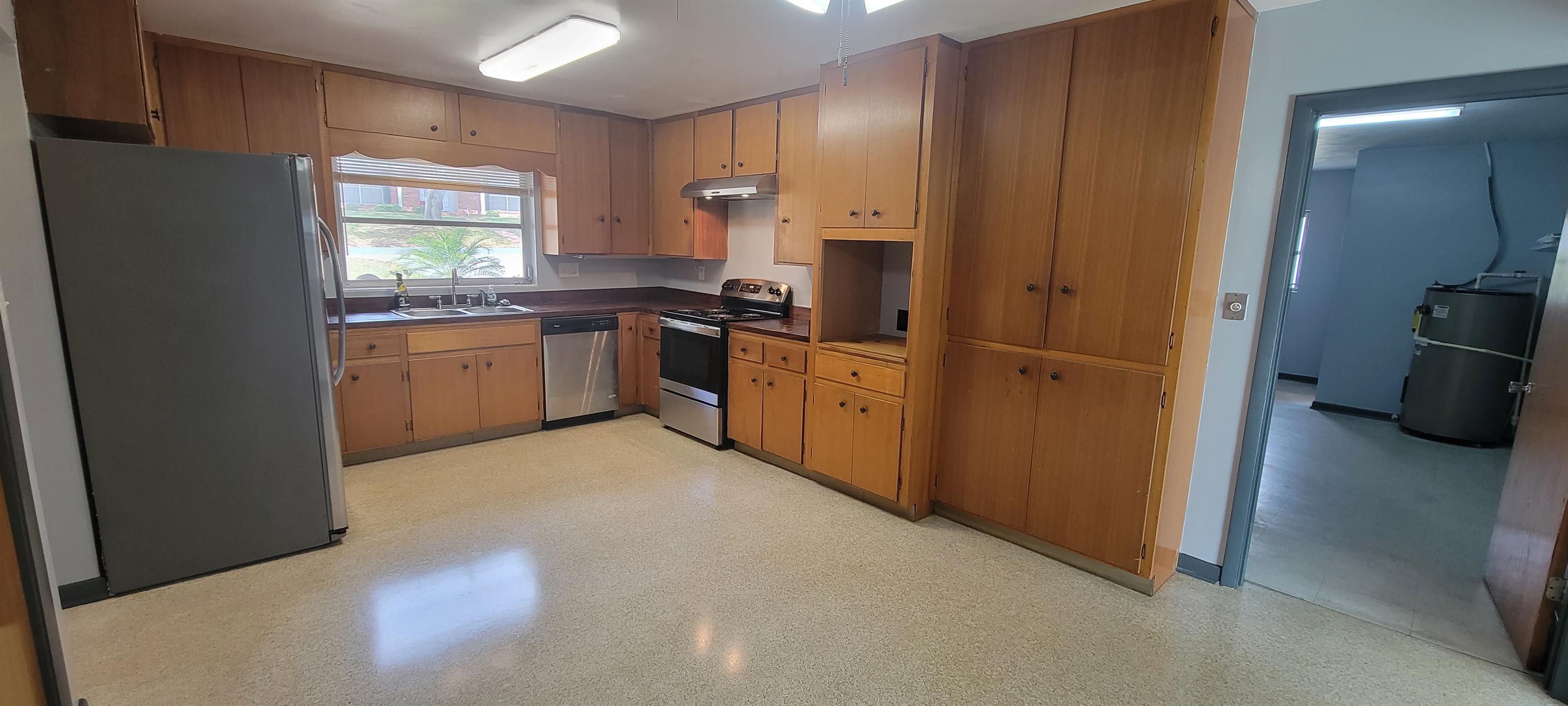 842 Hillside Avenue